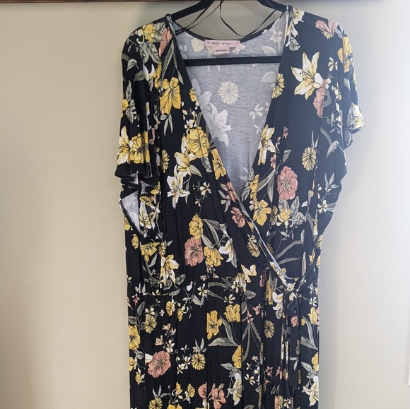 Flutter-Sleeve Front Wrap Dress - Picture 5 of 6